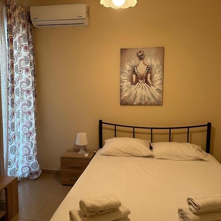 E & F Sea View Flat Apartman Néa Péramos Kültér fotó