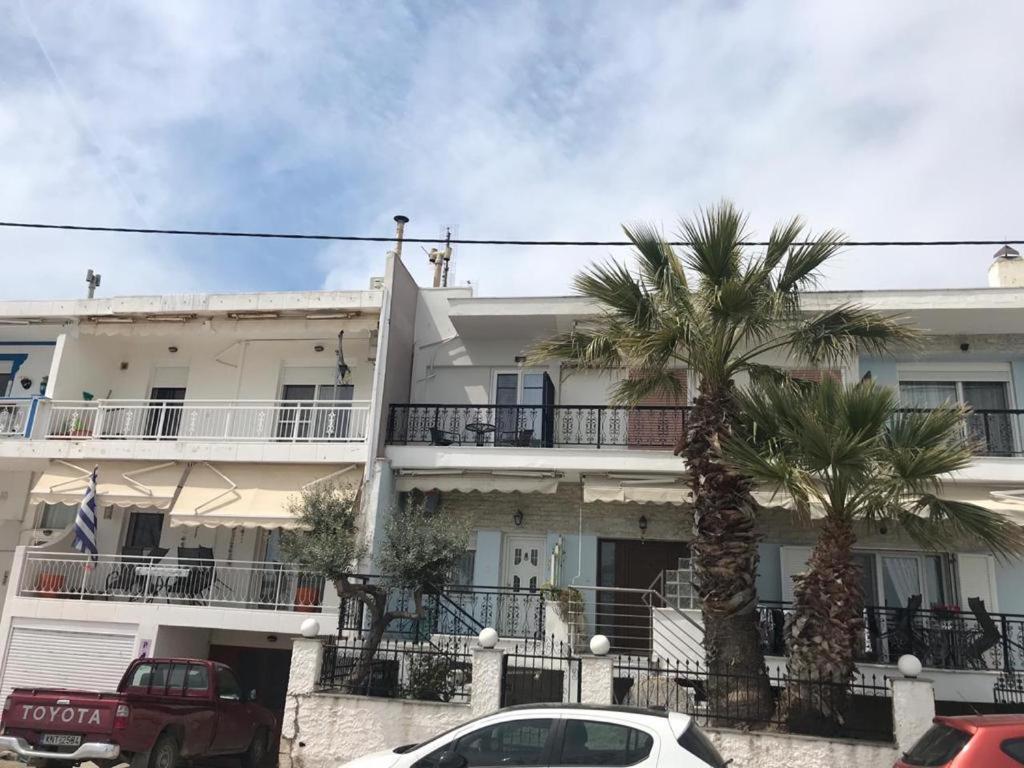 E & F Sea View Flat Apartman Néa Péramos Kültér fotó
