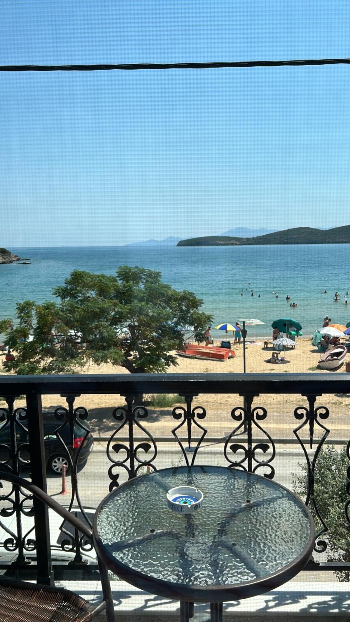 E & F Sea View Flat Apartman Néa Péramos Kültér fotó